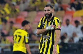 解析“翻牌后第一步”：为什么你的第一个下注动作决定了整局的基调。（翻牌后首动作解析：为何你的首注决定整手牌的节奏）